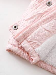 SHEIN Playful Pals 可爱时尚女婴连帽棉衣，立体花朵纹理和面料贴花，灵感来自百搭设计元素，适合秋冬季日常穿着 女婴冬季夹克 - 粉色 - 查看 6