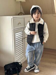 SHEIN Little Byeori 3 Stücke/Set Vintage Britischer Stil für Kleine Jungen, Zweischicht gepolsterter Strickpullover, Jeans-Taschenhose und dicker Mantel, geeignet für Lässig-Wear, Zuhause oder Outdoor, Herbst/Winter - Weiss - Übersicht 4
