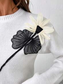 SHEIN LUNE Crew Neck Floral & Leaf Embroidered Contrast Color Cropped Women Sweater - Multicolor - View 6