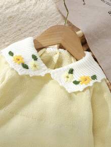 SHEIN Vintaside Kids 1 件婴儿连体衣，时尚可爱的彼得潘领设计，刺绣，甜美女婴连体衣 - 米色 - 查看 5