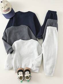 SHEIN 6件套男童保暖内衬圆领卫衣和运动裤套装，休闲舒适，适合日常穿着，可用于返校、圣诞节、万圣节、学校活动、秋冬季等场合。4T男童运动套装，男童休闲套装，卫衣和运动裤套装，儿童卫衣套装，男童秋冬休闲两件套。 - 彩色 - 查看 2