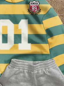 SHEIN EZwear Áo nỉ in họa tiết với các sọc tương phản rực rỡ, hình ảnh huy hiệu số, phù hợp cho mùa thu/đông, các cuộc đua, phong cách đường phố retro sành điệu. - Nhiều màu - Xem 4