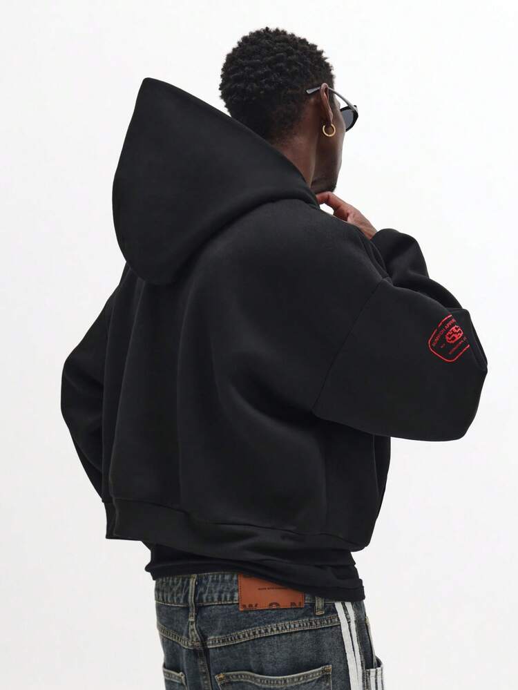 Sweat à capuche à imprimé graphique avec poche centrale et logo de course