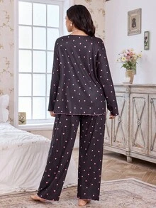 CottageSlumber Conjunto de pijama de manga larga con estampado de corazón, volantes acanalados y lazo para mujer de talla grande, ropa de otoño e invierno para curvas - Negro - Ver 2