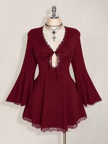 SHEIN ICON 大码V领蕾丝拼接喇叭袖针织连衣裙，性感V领露背蝴蝶结迷你连衣裙，Y2K风格，万圣节服装 - 酒紅色 - 查看 3