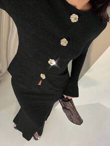 Glamine 1. Maglione minimalista di alta gamma con scollo tondo, bottoni in metallo, maniche lunghe, in maglia, per donna, aderente, con orlo a sirena in finta pelliccia calda e lunga gonna, set da 2 pezzi, adatto per riunioni tra sorelle, cene formali, outfit da festa. - nero - Visualizzare 5