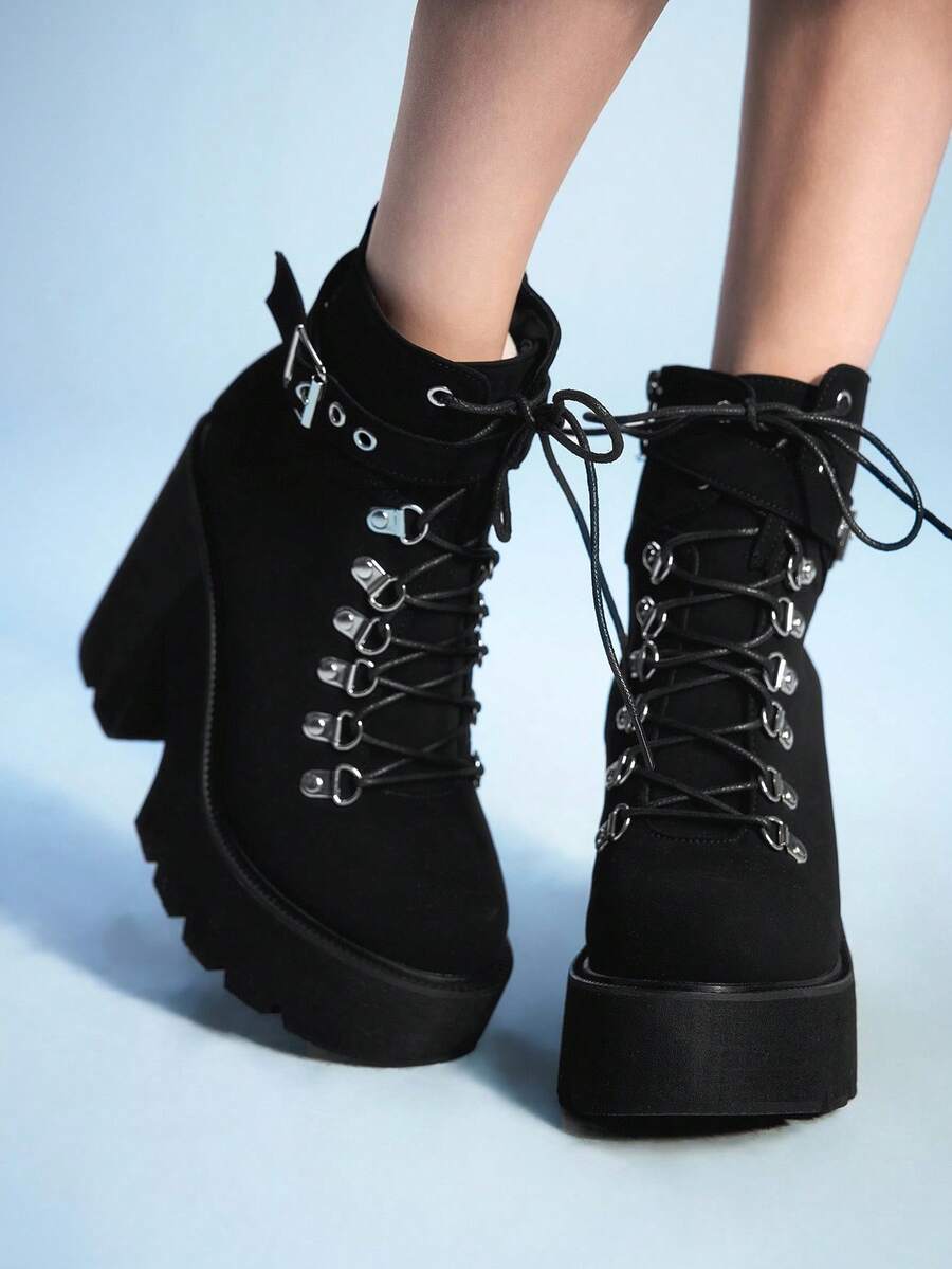 Sugerpunk 哥特风系带侧拉链粗跟女靴，朋克金属搭扣绑带防水高跟踝靴，适合演出、派对、通勤等场合。 - 黑色 - 查看 1