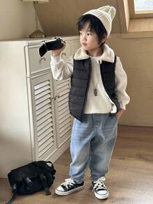SHEIN Little Byeori 3 Stücke/Set Vintage Britischer Stil für Kleine Jungen, Zweischicht gepolsterter Strickpullover, Jeans-Taschenhose und dicker Mantel, geeignet für Lässig-Wear, Zuhause oder Outdoor, Herbst/Winter - Weiss - Übersicht 3
