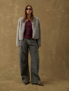 Nöista 勃艮第红色罗纹露背装，搭配串珠领，提升休闲造型；非常适合秋季约会之夜和精致的冬日夜晚，包括圣诞派对或亲密的新年庆祝活动。 - 酒紅色 - 查看 4