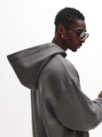  SUMWON 常规款优质宽松连帽卫衣，抽绳帽设计，街头风经典休闲居家服，秋冬必备舒适修身套头衫，纯色