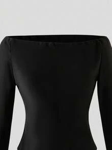 Conjunto de 2 piezas de mujer con blusa negra de manga larga asimétrica con hombros descubiertos y falda de burbujas con flores 3D, para vacaciones - Negro - Ver 3