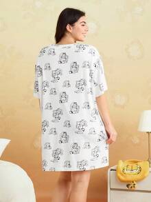 GARFIELD | SHEIN 加大码可爱猫咪印花圆领短袖睡裙，夏季卡通睡衣女款，哞哞睡裙 - 白色 - 查看 2