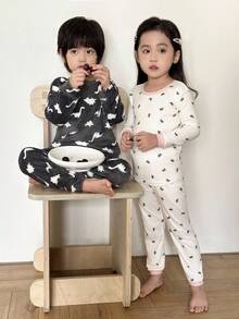 SHEIN 2pcs Setelan Piyama Anak Laki-Laki Motif Kartun Dinosaurus Bordir, Atasan Lengan Panjang Kerah Bulat, Celana Panjang Flanel Dua Sisi, Musim Gugur, Seragam Keluarga - Grey - View 4
