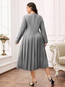 Modelyn Đầm xòe thanh lịch cổ tròn tay dài màu trơn cỡ lớn cho nữ, thiết kế nút kim loại, viền xếp ly - Màu xám đen - Xem 2