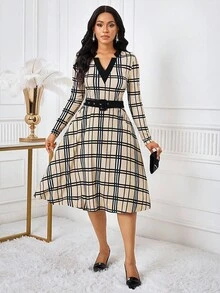 SHEIN Lady Vestido Curto Feminino de Manga Longa com Decote em V, Xadrez e Babado na Barra - Multicolorido - Visão 6