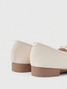 Sleekvia Talons hauts carrés élégants et esthétiques pour femmes, avec un bloc de couleurs noir et abricot, talon épais. Polyvalents pour les déplacements et les sorties, printemps