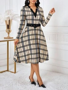 SHEIN Lady Vestido Curto Feminino de Manga Longa com Decote em V, Xadrez e Babado na Barra - Multicolorido - Visão 3