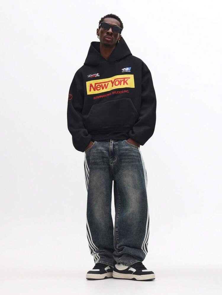 Sweat à capuche à imprimé graphique avec poche centrale et logo de course