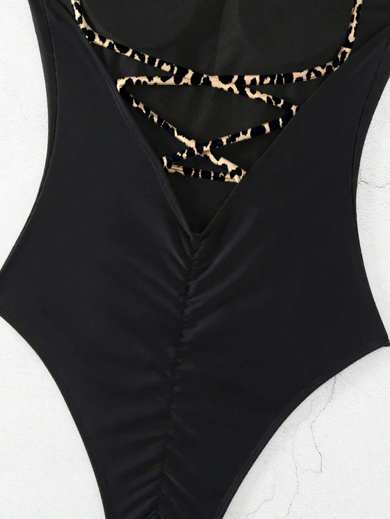 Swim Vcay Maiô Estampado de Oncinha com Amarrações Nas Costas para Praia e Férias - Preto - Visão 4