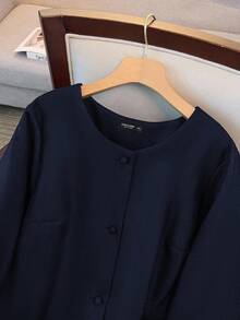 GlowEve CURVE 大码女式圆领长袖夹克，百搭简约设计，适合秋冬日常通勤，袖口荷叶边细节 - 藏蓝色 - 查看 3
