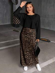 SHEIN Essnce 2 sztuki/zestaw Plus Size Damska koszulka z długim rękawem i nadrukiem w panterkę oraz sukienka typu slip, swobodny strój wakacyjny, jesień/zima