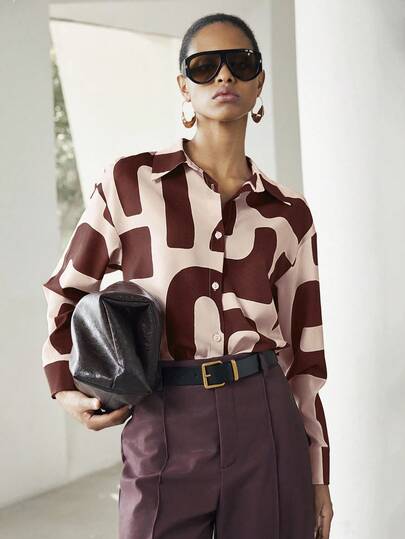 Lumivelle Damskjorta med elegant geometriskt tryck och nedsänkt axel, långärmad och enkelknäppt design