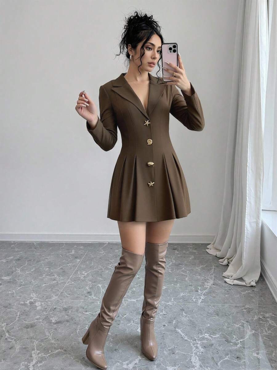 Modelyn Chaqueta blazer de mujer con botones metálicos asimétricos, cintura y bajo acampanado, de color marrón café elegante y de moda - Café integral - Ver 1
