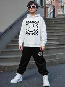 SHEIN Set de 2 piezas de sudadera con capucha estampada y pantalones jogger de ajuste relajado para niños/preadolescentes, de uso casual y cómodo diario - Blanco y Negro - Ver 7