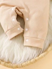 SHEIN 0-9个月新生儿男女宝宝可爱卡其色撞色长袖连体衣，圣诞小鹿刺绣连体衣+帽子套装，休闲、舒适、时尚、简约、实用、多功能、柔软面料，适合秋冬季、圣诞节及日常穿着。 - 彩色 - 查看 8