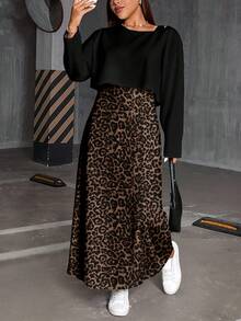 SHEIN Essnce 2 sztuki/zestaw Plus Size Damska koszulka z długim rękawem i nadrukiem w panterkę oraz sukienka typu slip, swobodny strój wakacyjny, jesień/zima