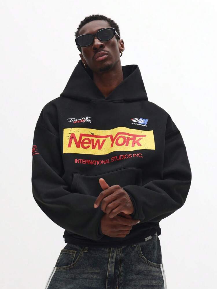 Sweat à capuche à imprimé graphique avec poche centrale et logo de course