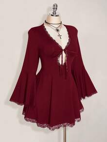 SHEIN ICON 大码V领蕾丝拼接喇叭袖针织连衣裙，性感V领露背蝴蝶结迷你连衣裙，Y2K风格，万圣节服装 - 酒紅色 - 查看 4