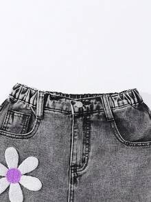 SHEIN ChillGRL Jeans évasés en jean lavé avec broderie de flocons de neige pour jeunes filles, convient pour les sorties décontractées d'automne/hiver, l'école, les trajets, les fêtes, la maison, les vacances, la rentrée scolaire. Style Y2K, années 90 et 70, avec un pantalon fleuri plein de style en jean