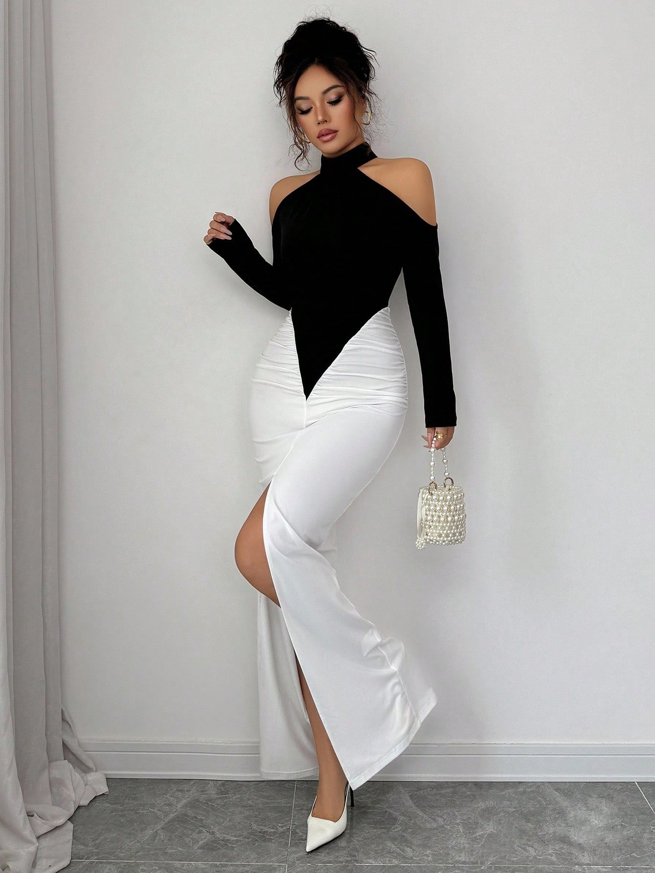 Gloray فستان ماكسي ضيق الجسم بتصميم لوني أسود وأبي...