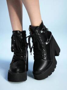 Sugerpunk 哥特式复古交叉带粗跟女靴，性感高台防水系带侧拉链性能朋克风格踝靴 - 黑色 - 查看 2