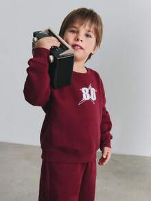 Maija Kids 小男孩勃艮第数字印花图案宽松圆领运动衫和运动裤套装 - 酒紅色 - 查看 5