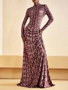 Zivah 2025 秋季新品基本款休闲圆领长袖连体衣搭配印花字母和百褶裙套装，适合生日派对、宴会、返校、日常穿着、邮轮旅行、优雅、商务休闲、棕色底色搭配银白色字母印花，女士两件套服装 - 棕色 - 查看 4