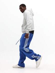 SUMWON 宽松版型运动裤，侧边条纹，休闲居家服，经典街头风，舒适冬季抓绒裤，弹性裤脚，抽绳腰带，舒适运动裤，纯色 - 藍色 - 查看 1