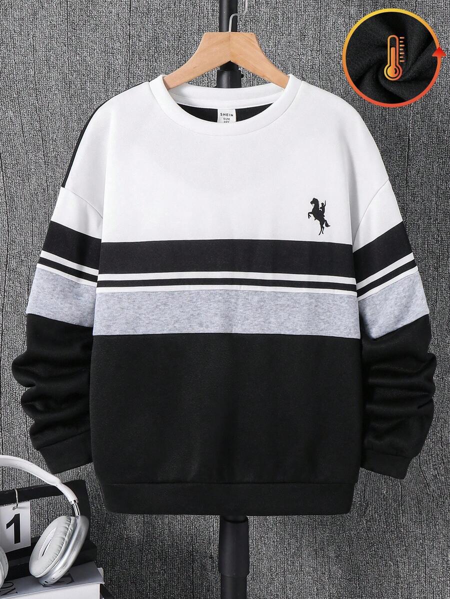 SHEIN Áo nỉ dài tay cổ tròn họa tiết hiệp sĩ kẻ sọc thể thao thường ngày cho bé trai tuổi teen, màu tương phản, thích hợp mặc đi làm, đi học, mặc thường ngày, thể thao, thu/đông - màu đen - Xem 1