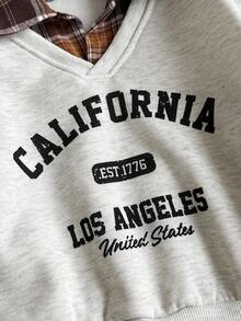 Genkimix Kids 少女韩版休闲卫衣，棕色格纹图案搭配灰色纯色针织面料，正面饰有黑色英文印花，罗纹领口、袖口和下摆，长袖套头衫，适合少女返校、春、秋、冬季穿着，简约韩式时尚，适合日常、上学、外出和派对穿着，展现秋季学院风可爱学院风。 - 彩色 - 查看 4