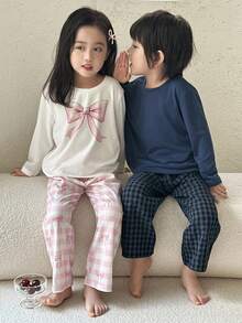 SHEIN 2 件套兄弟姐妹/亲子搭配休闲格子蝴蝶结图案圆领短袖 T 恤和宽松裤子睡衣套装,适合夏季 - 粉色 - 查看 4