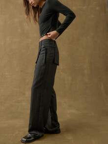 Nöista Schwarze Hose mit einer geschichteten Rock-Detail und seitlicher Schnalle für eine kantige Silhouette; ideal für modebewusste Herbstoutfits und auffallende Winterabendlooks, großartig für Halloween-Nächte oder Silvester-Feiern. - Blau - Übersicht 2