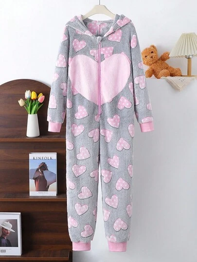 女士波点粉色爱心灰色底双面法兰绒印花连帽连体衣，粉色爱心图案撞色袖口和下摆，加厚长袖蓬松连体衣，适合秋冬季穿着，舒适保暖