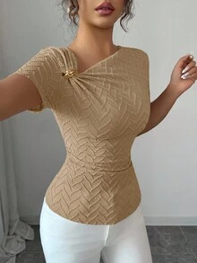 Elenzga Áo thun tay ngắn họa tiết nút vàng hồng 3D cổ bất đối xứng thanh lịch dành cho nữ - Màu Khaki - Xem 3
