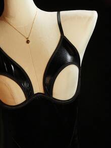 SpicyHot 1件黑色性感镂空露背紧身衣