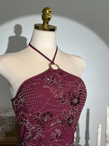 SHEIN Unity Vestido mini con escote halter, espalda descubierta, parches, cuentas y lentejuelas, estilo de fiesta/cita para mujer - Burdeos - Ver 5