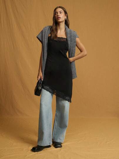 Nöista 黑色蕾丝边吊带裙，非常适合哥特风格或另类风格，作为婚礼宾客礼服也十分别致，并且适合万圣节派对或圣诞节庆祝活动。