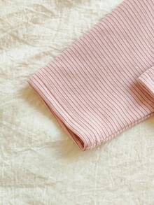 Vintaside Kids مجموعة قميص بناتي ناعم مريح مخطط قطعتين، متعدد الاستخدامات يناسب كل المناسبات بطراز ريفي جميل، مناسب للربيع والخريف والشتاء - وردي - مشاهدة 7
