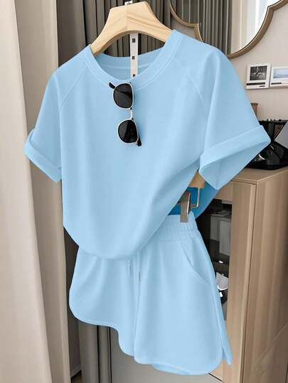 Resyla Damset med casual sportkläder, lämplig för vardagsbruk, skolstart, fotografering, gatustil, utomhus, camping, resor, moderiktig, set med t-shirt och shorts för kvinnor