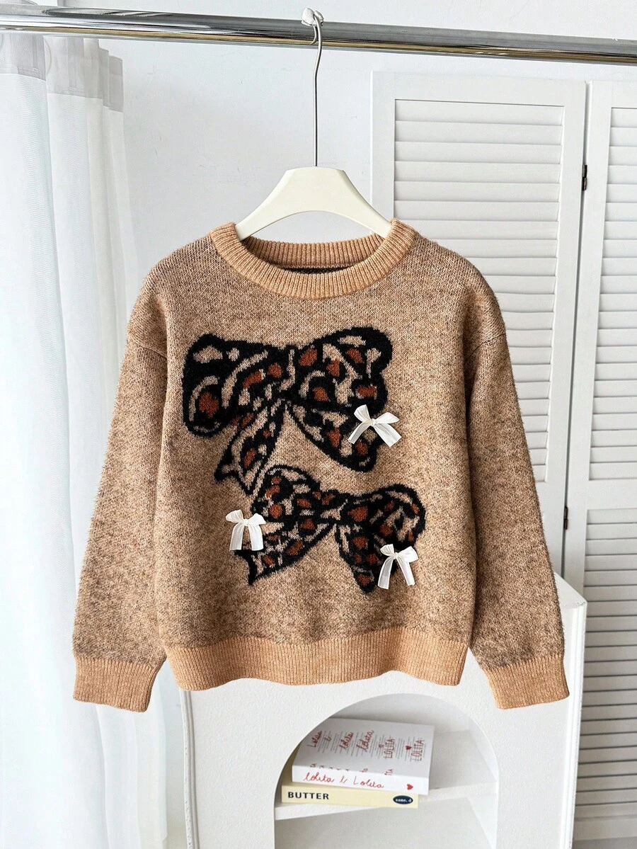 Áo len oversize trễ vai họa tiết nơ da báo cho bé gái tuổi mới lớn - Màu Khaki - Xem 1